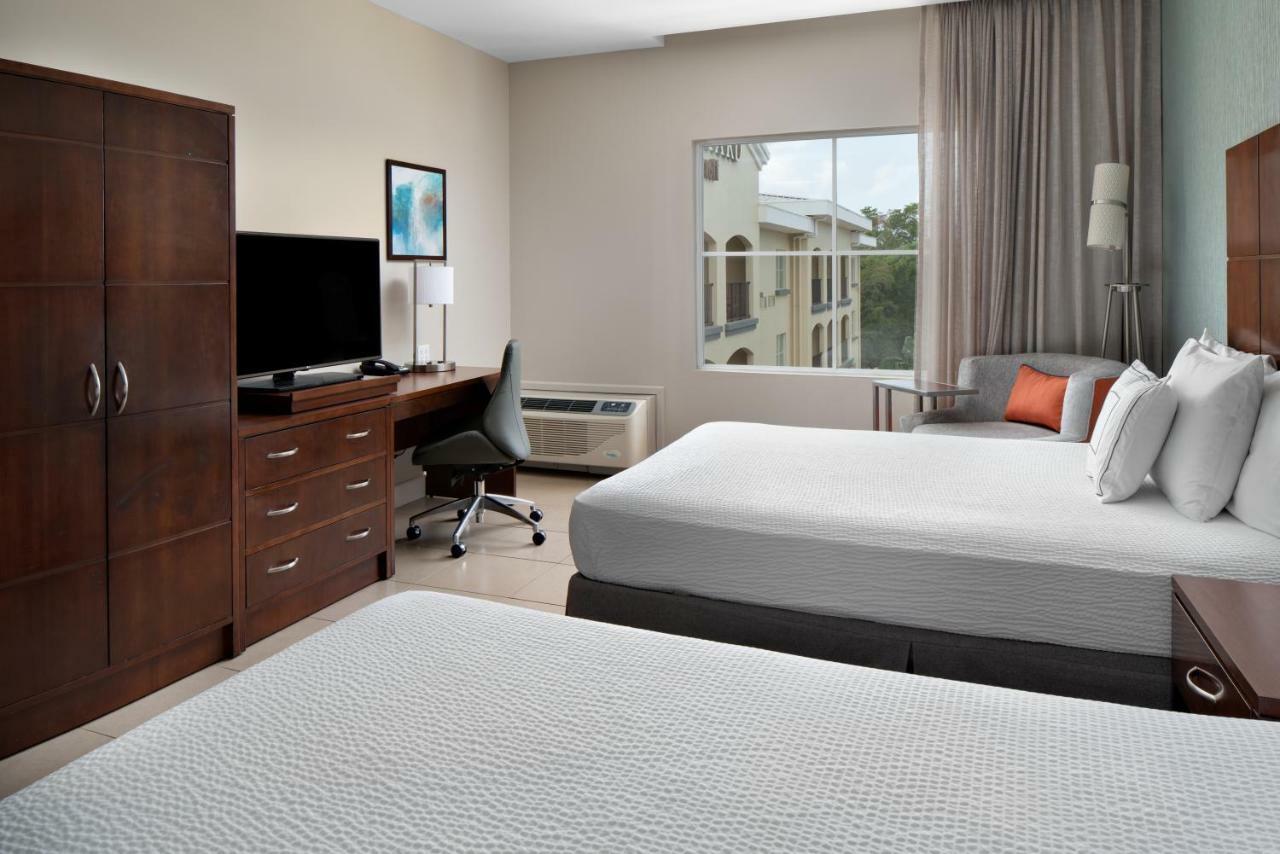 Hotel Courtyard By Marriott Bridgetown, Barbados Exterior foto